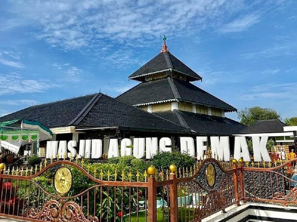 Rekomendasi Wisata Terbaru Religi Di Jawa Tengah Cocok