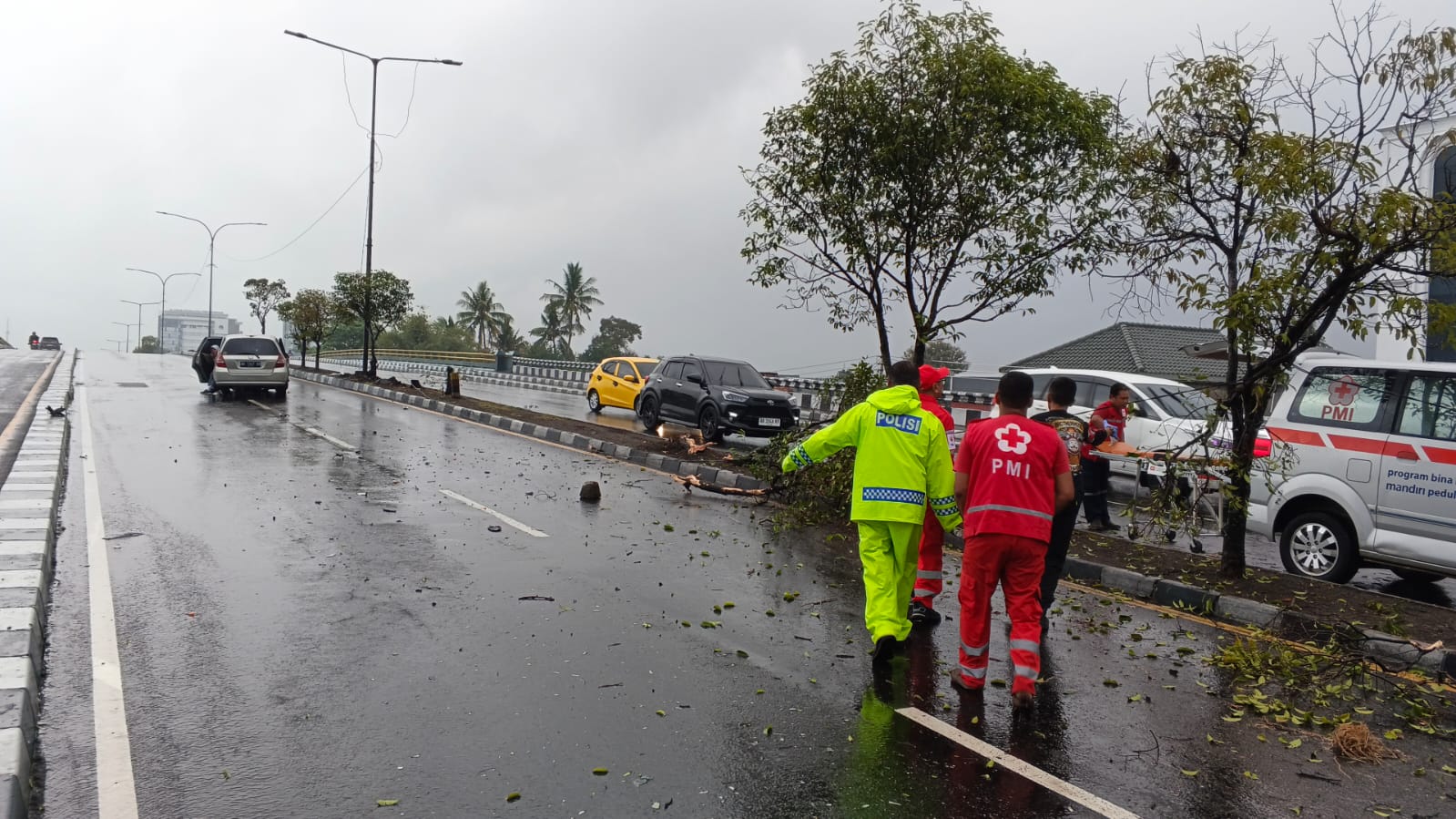 Mitsubishi SS Diduga Hilang Kendali, Tabrak Dua Mobil di Jembatan Kaliabu Gamping