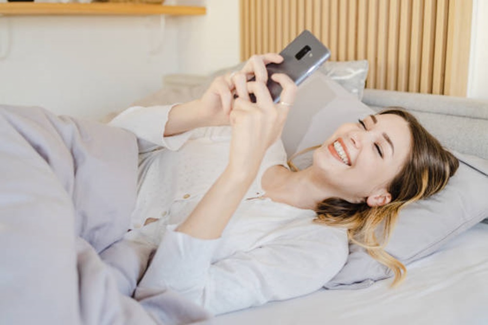 Modal Rebahan Bisa Cuan Rp50 Ribu, Inilah Aplikasi Penghasil Uang Hanya dengan Nonton Video 