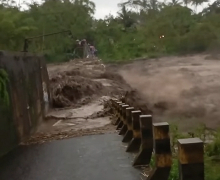 Hujan Ekstrem Picu Banjir Lahar Merapi, 3 Meninggal dan 15 Truk Hanyut