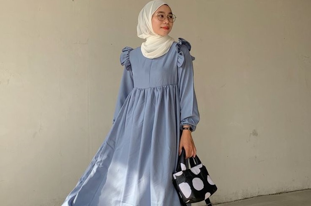 Dari Warna Netral Hingga Cerah, Inilah 7 Warna Hijab yang Cocok dengan Gamis Denim