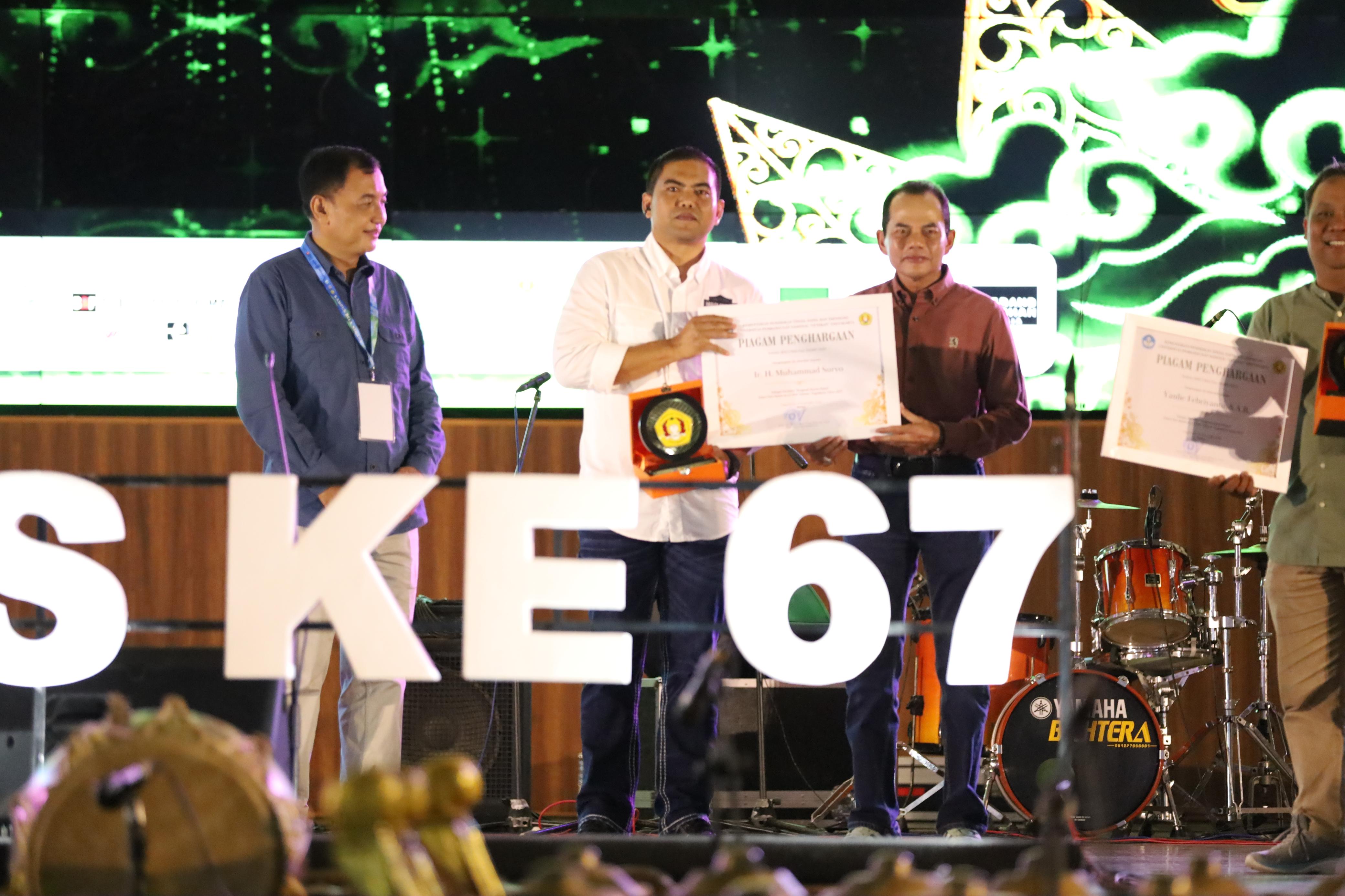 Muhammad Suryo Raih Alumni Peduli UPN, Siap Bangun Pabrik Baru Serap 10 Ribu Tenaga Kerja