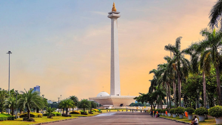 Destinasi Favorit Keindahan Atraksi Air Mancur Menari di Monas Saat Akhir Pekan