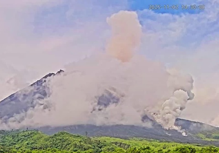 Gunung Merapi Luncurkan Enam Awan Panas Guguran, Aktivitas Masih di Level Siaga