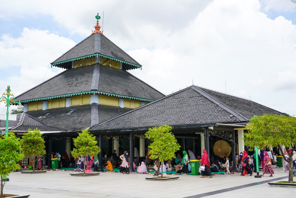 Rekomendasi Wisata Terbaru 2024 Religi: Dari Walisongo, Ternyata 5 Ada di Jawa Timur!
