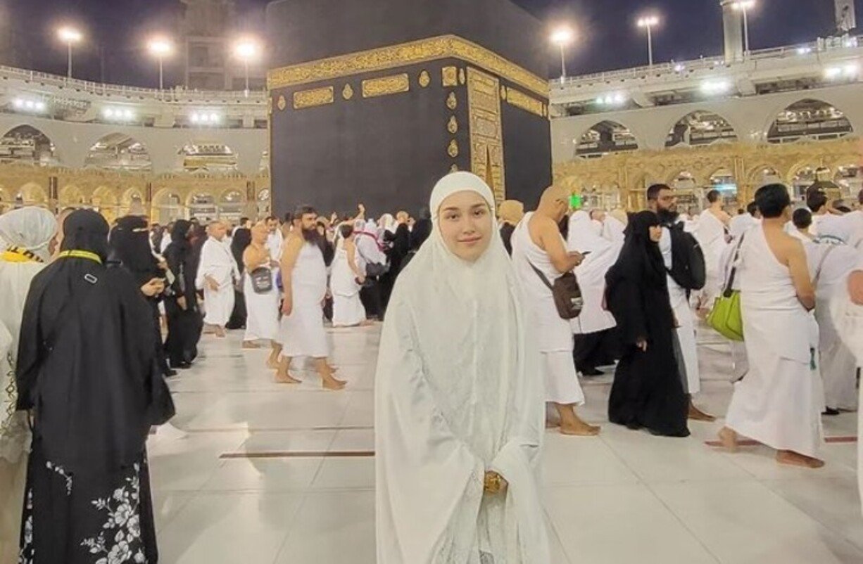 Kabar Gembira! Begini Kondisi Terkini Ayu Ting Ting saat Umrah, Assyifa Nuraini: Sempat Demam dan Muntah