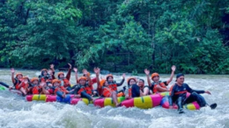 Menelusuri Eksotisme Sungai Amandit River Tubing di Loksado yang Ramah Kantong