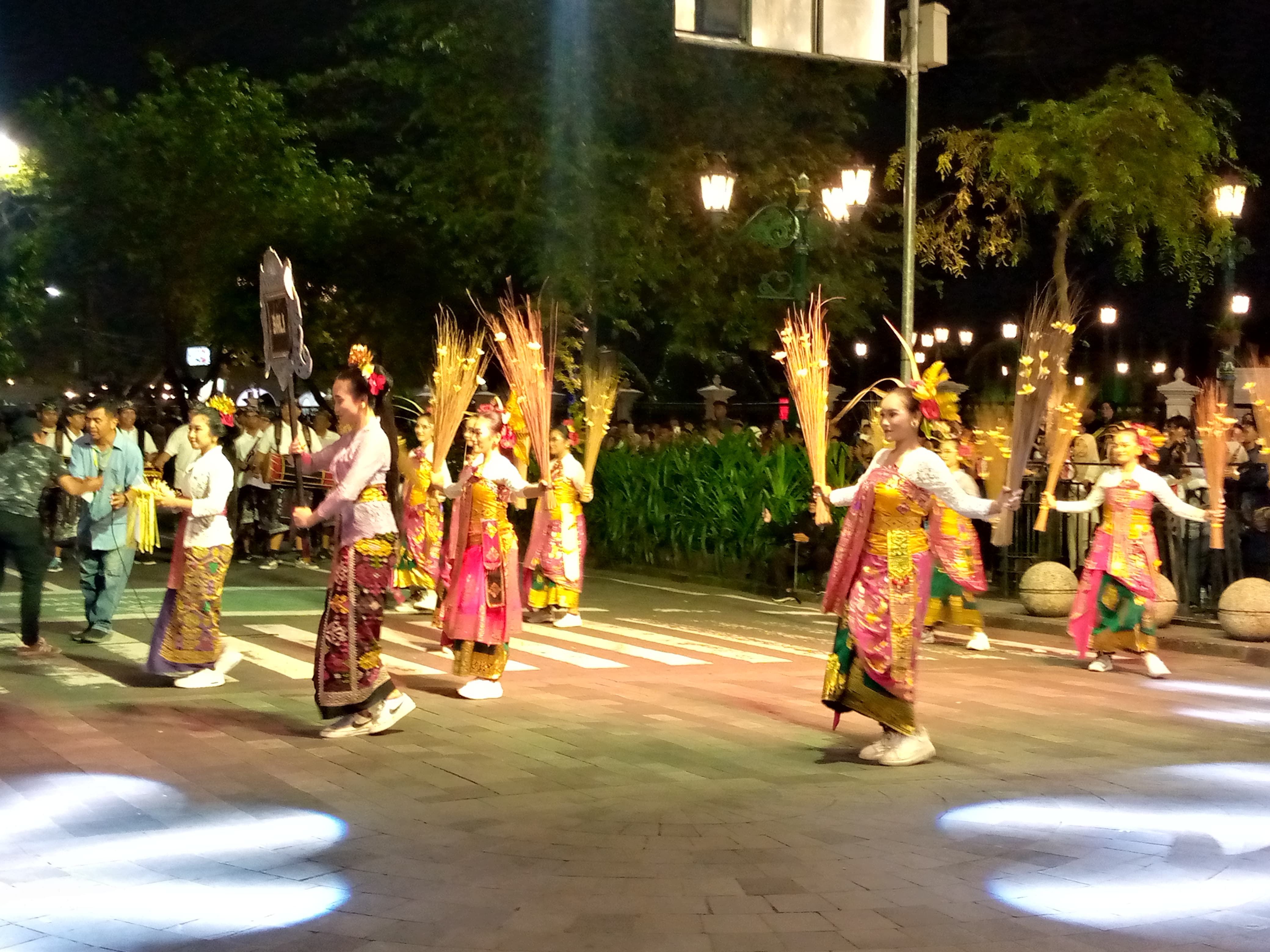 Wujud Kebhinekaan, 12 Etnis Daerah Tampil Parade Seni dan Budaya Nusantara