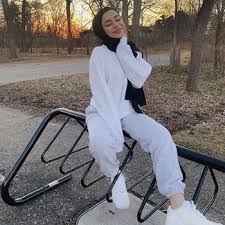 Ide Gaya Outfit Terbaru Wanita Umur 30 Tahun, Tampil Modis Agar Tetap Muda dan Percaya Diri