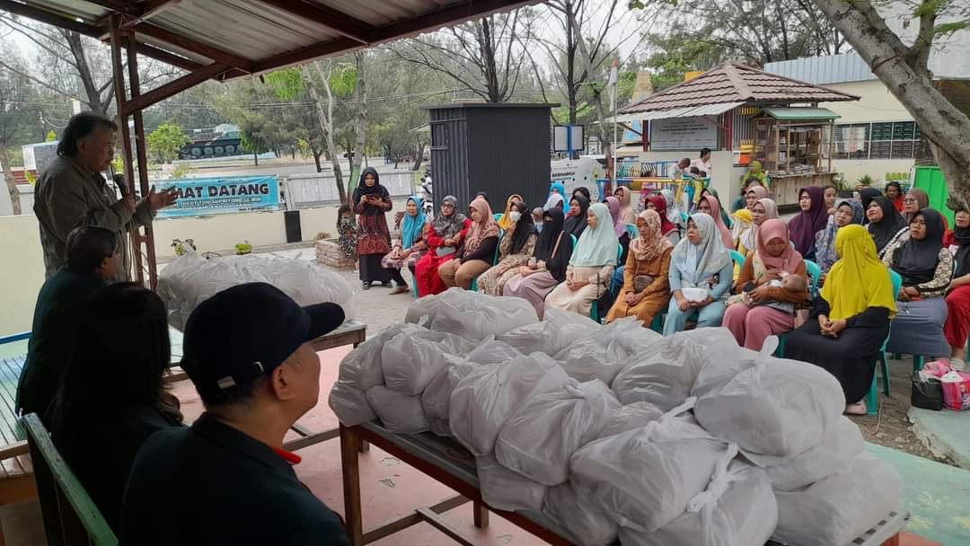 IDI dan IIDI Kota Tegal Berikan Bantuan Beras untuk Warga Belajar Sakila Kerti