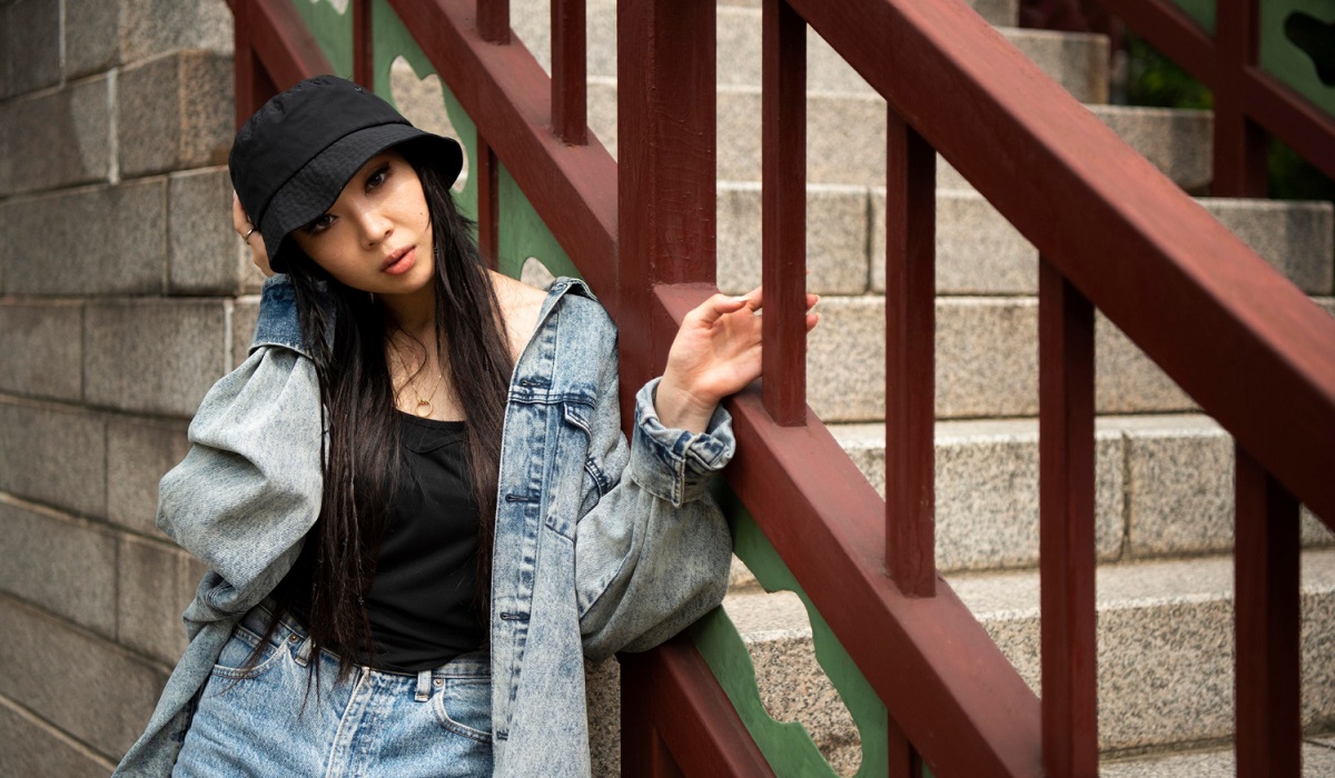 Menelisik Tren Outfit Y2K Style 2025: Penjelasan dan 9 Ide Padu Padan Terbaiknya