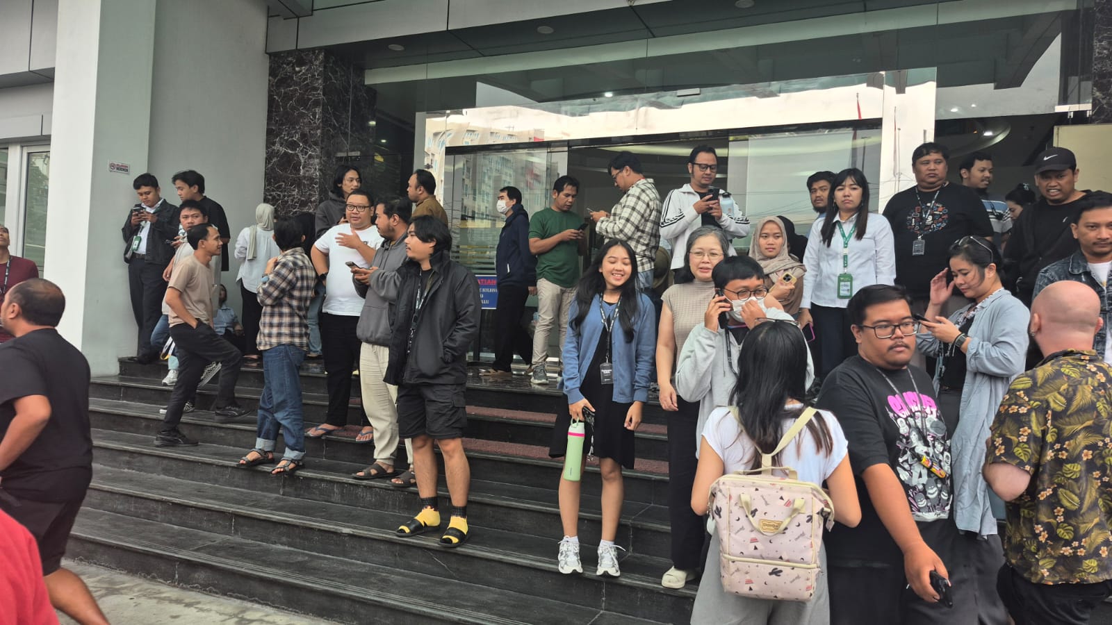 Gempa Guncang Jogja, Pegawai Gedung 6 Lantai Turun Lewat Tangga Darurat