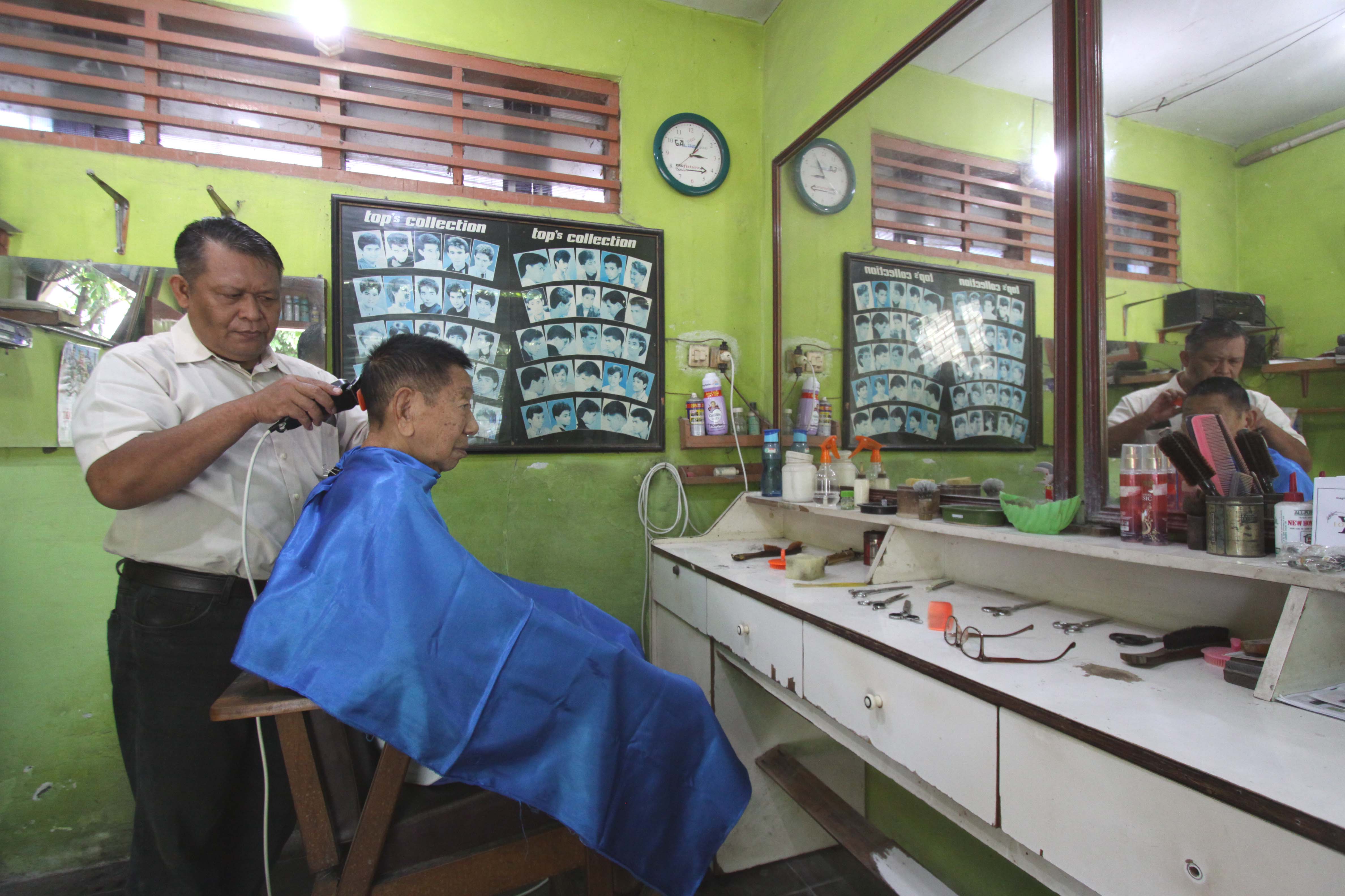 Kisah Tukang Cukur Legendaris di Kota Tegal, Sudah Generasi Ketiga, Jadi Langganan Wali Kota 