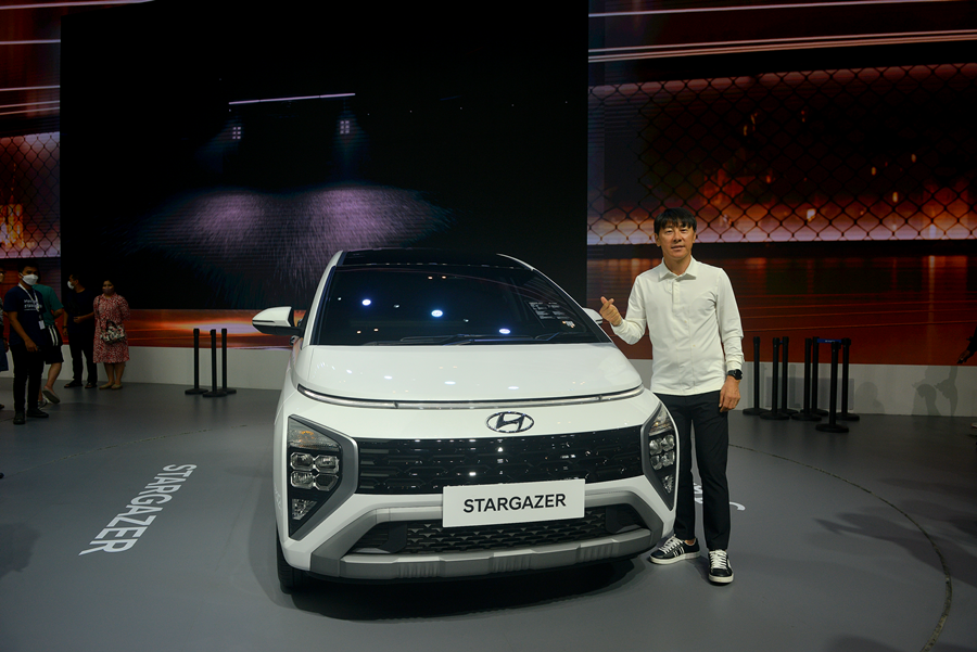 Shin Tae-yong Kunjungi Booth Hyundai di GIIAS 2022, Rasakan Impresi Pertama Stargazer 