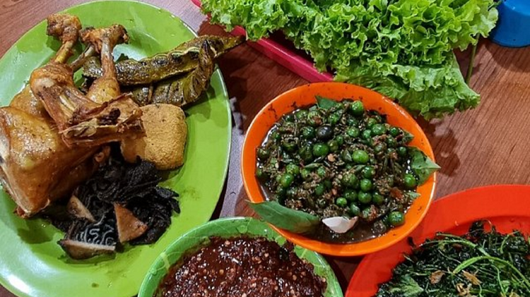Berikut Daftar Destinasi Kuliner Ikonik Bandung untuk Berbuka Puasa Bareng Keluarga dan Orang Tersayang