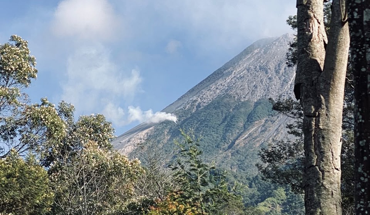 Titik Api Kembali Terpantau di Lereng Merapi, TNGM: Asap Mulai Mengecil