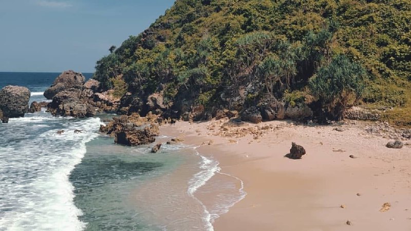 Rekomendasi Wisata Pantai Terpopuler di Wonogiri 2024  Wajib untuk di Kunjungi 