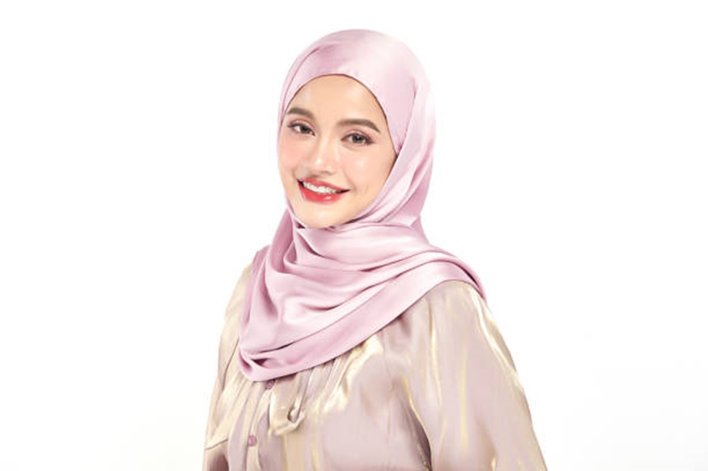 Tidak Bikin Kusam, Ini 7 Pilihan Warna Hijab yang Cocok untuk Kulit Kuning Langsat 