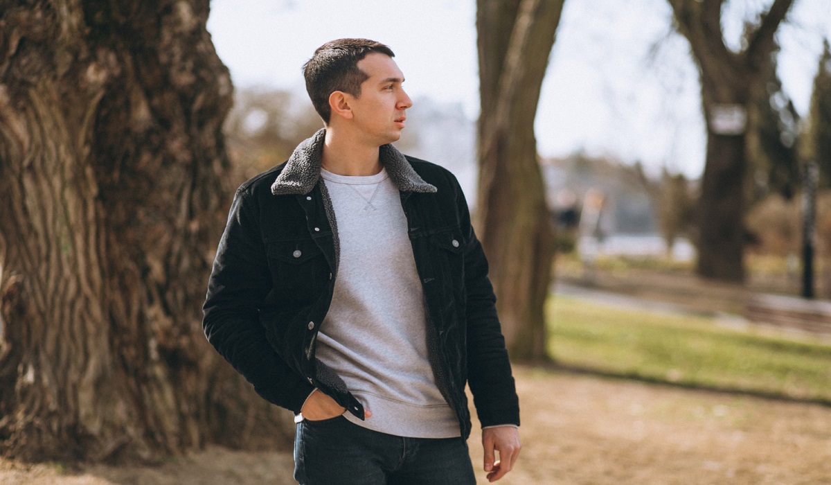 Tingkatkan Gaya dan Kesan Berbeda, Simak 5 Jenis Jaket Pria Wajib Kamu Koleksi