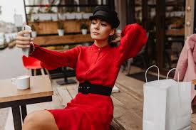 Tips Kombinasi Warna Outfit Agar Tampak Mewah & Berkelas, Terlihat Elegan dan Classy Sepanjang 2025