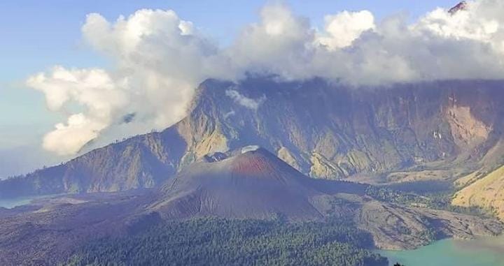 Surga Tersembunyi di Kaki Semeru? Wisata Terbaru 2024 Ranu Kumbolo, Tampilkan Pesona Alam Eksotik Pegunungan!