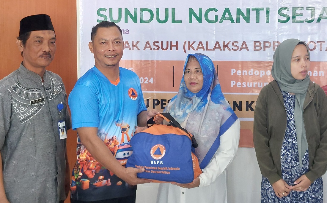 Kalaksa BPBD Kota Tegal Serahkan 45 Paket Bantuan Stunting