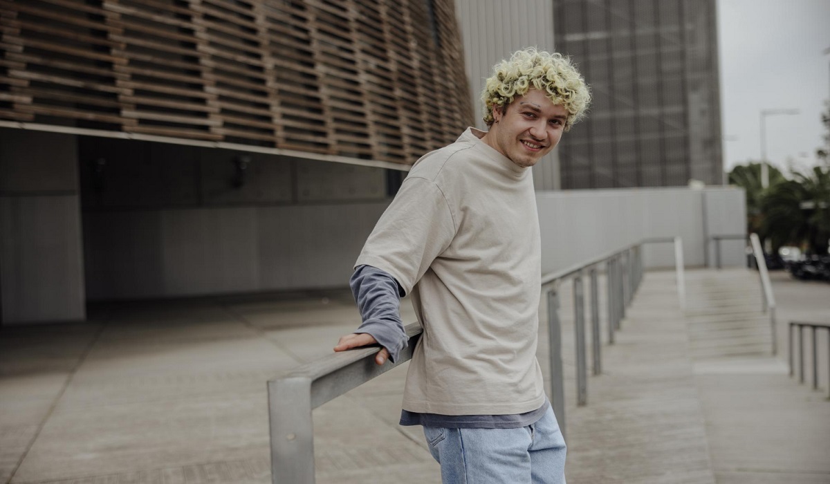 Tampil Keren dan Stylish, Ini Dia 4 Ide Paduan Outfit Celana Oversize Pria yang Mudah dan Simpel