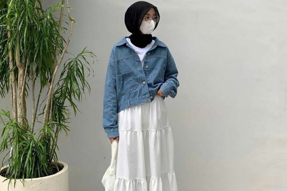 Styling Jaket Jeans dan Rok untuk Gaya OOTD Wanita Hijab, Stylish dan Modis Abis