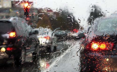 3 Kesalahan yang Dilakukan Pengendara Mobil Ketika Hujan, Masihkah Kamu Melakukan Salah Satunya?