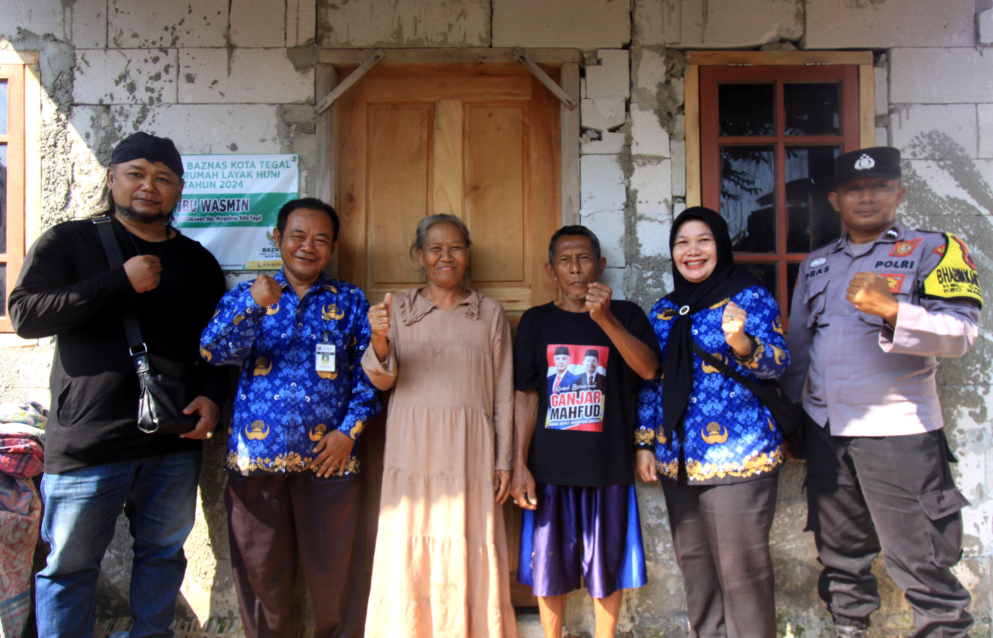 Warga Cabawan Kota Tegal Gotong Royong Bantu Pembangunan Rumah Wasmin