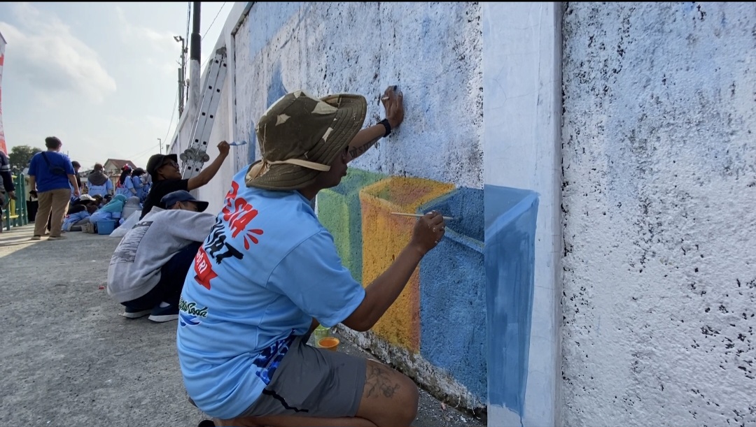 81 Meter Mural Hiasi Sungai Code, Warga Yogyakarta Rayakan Kemerdekaan dengan Cara Berbeda