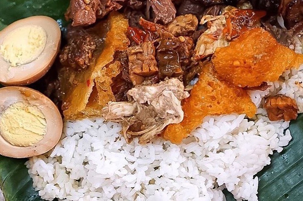 5 Tempat Makan Gudeg Enak Dekat Stasiun Tugu Jogja, Legendaris dan Ramah di Kantong