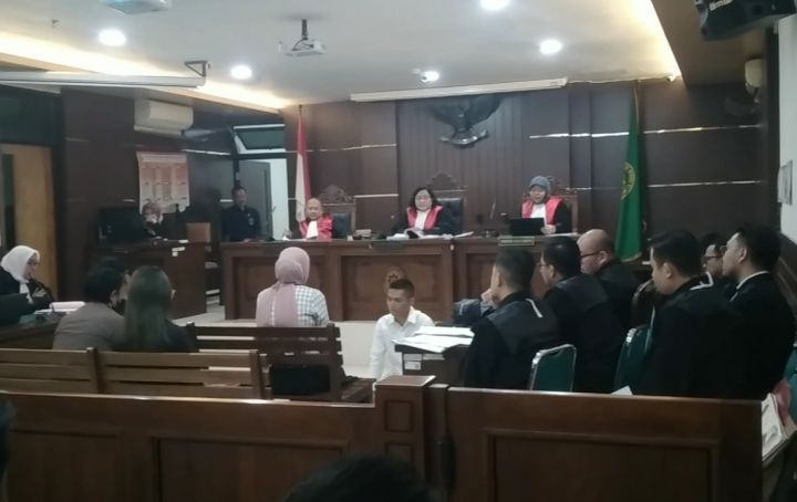 Sidang BMW Maut Sleman: Ibu Korban Menangis, Terdakwa Berlutut Minta Maaf