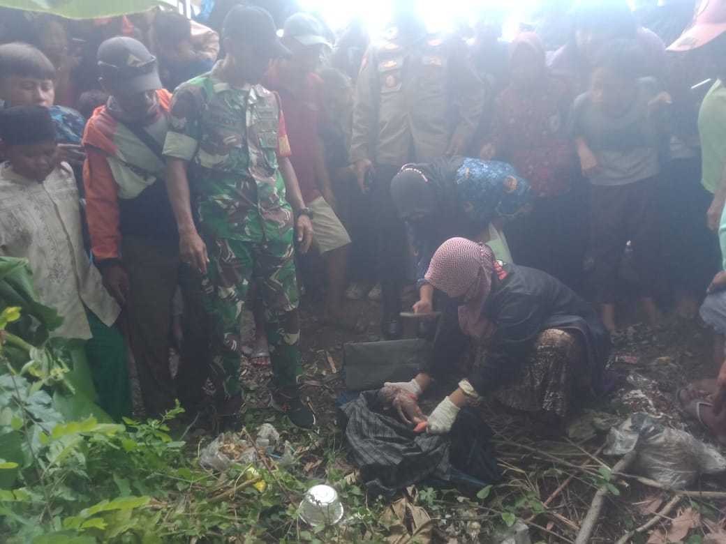 Jasad Bayi Ditemukan Terbungkus Sarung di Brebes