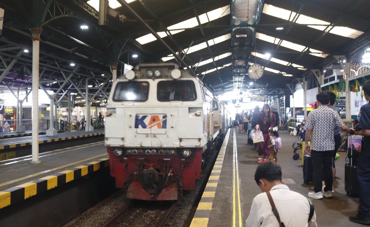 Imbas Tabrakan KA Argo Bromo Anggrek-KRL, Perjalanan Kereta dari Yogyakarta Banyak Dibatalkan