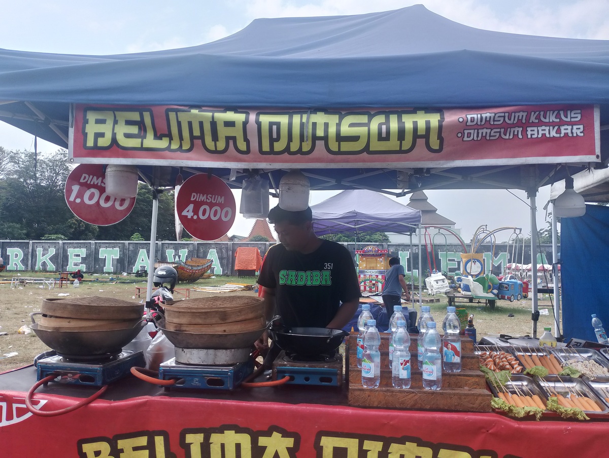 Pedagang Muda Kejar Peruntungan di Tengah Riuh Saparan Bekakak Sleman