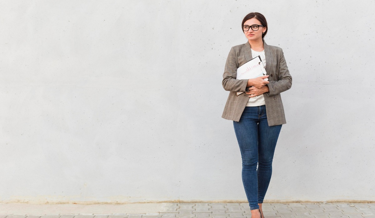 Tampil Trendi dan Berkelas, Simak 6 Ide Styling Office Look Wanita untuk Aktivitas Kerja di Kantor