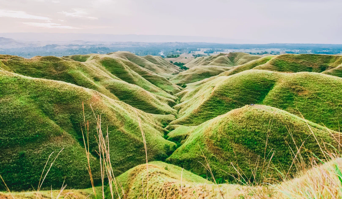Sangat Memanjakan Mata, Simak 6 Destinasi Wisata Bukit Cantik di Wilayah Indonesia Timur