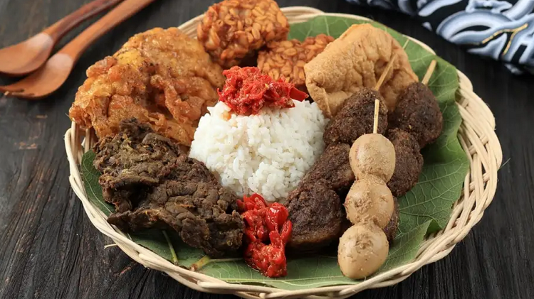 Berburu Makanan Enak dan Murah Meriah di Cirebon yang Bikin Perut Kenyang