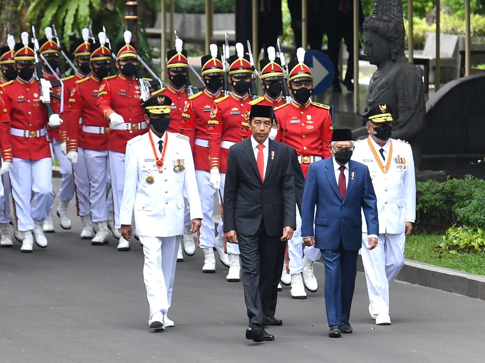 Sri Sultan HB X dan Paku Alam X Kembali Dilantik Sebagai Gubernur dan Wakil Gubernur DIY, Ini Pesan Jokowi