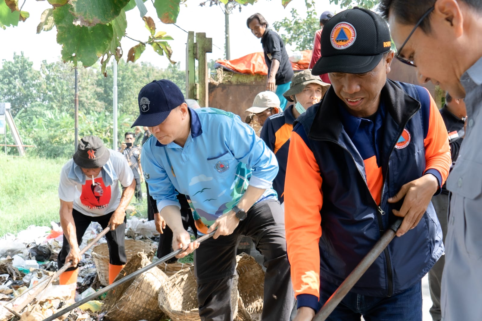 Rawan TPS Liar, Bantaran Sungai Babakan Desa Cikeusal Kidul Jadi Sasaran Jum'at Bersih