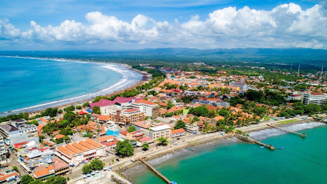 Eksplorasi Keindahan Pesisir Pantai Eksotis dan Surga Bawah Laut