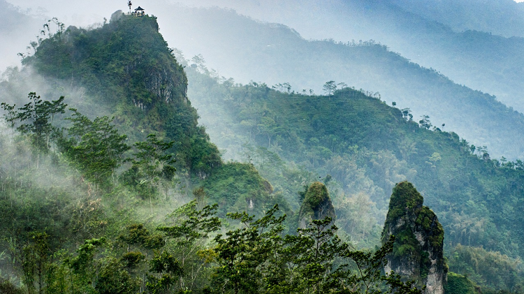 Wisata Terbaru 2024 Puncak Suroloyo Jogja : Keindahan Alam Dan Tradisional Melekat