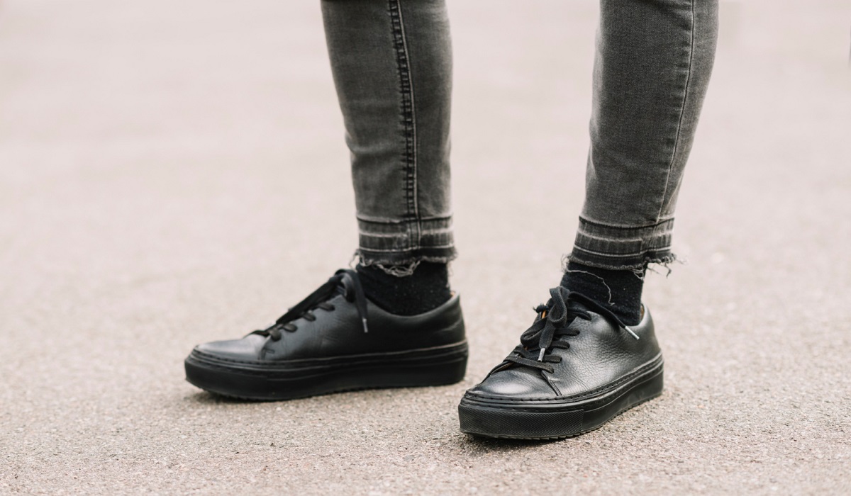 5 Rekomendasi Sneakers Hitam Pria dengan Nuansa Klasik untuk Berbagai Acara Formal, Cek Disini
