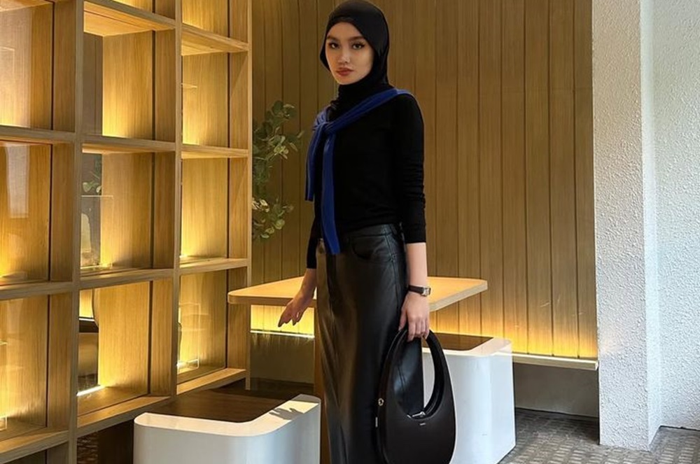 Ide Gaya Outfit Dinner Hijab Warna Hitam, Memukau dengan Padu Padan Simpel yang Chic