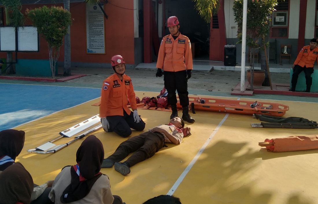 Pramuka Penegak Bantara Pangkalan SMK BP Adiwerna Dibekali Latihan Water Rescue