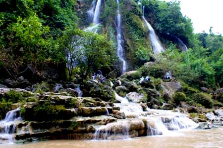 Intip Keindahan Destinasi Wisata Terbaru 2024 Air Terjun Sri Gethuk Yogyakarta, Air Jernih Pemandangan Magis 