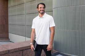 8 Referensi Gaya Fashion Polo Shirt Berkelas dan Modis, Bisa untuk Tampil Casual atau Formal
