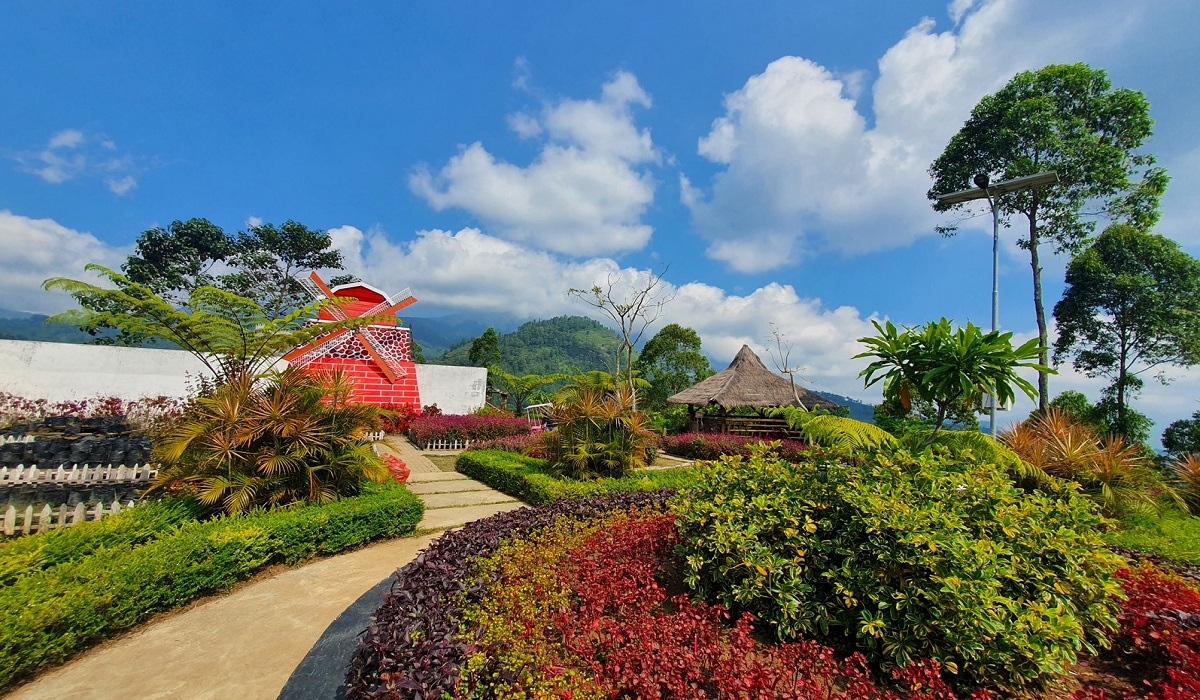 Daya Tarik Wisata Bukit Nirwana Malang, Berikan Ketenangan di Momen Libur Akhir Pekan