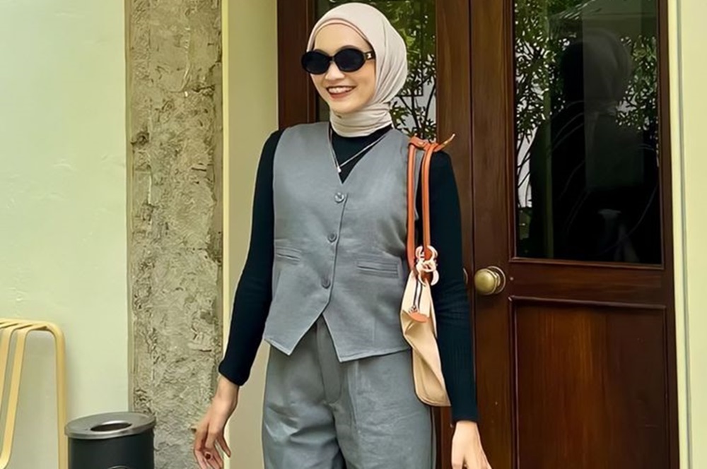 7 Rekomendasi Atasan untuk Gaya Smart Casual Outfit Hijab, Makin Stylish dan Kekinian
